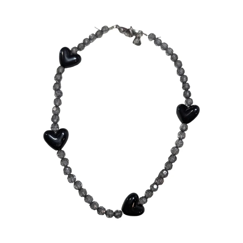 V6-O VELVET CAVIAR‎ - Phone Charm Wristlet - Black Heart ⬇️